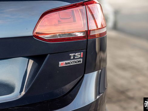 Used 2017 Volkswagen Golf Alltrack S image 16