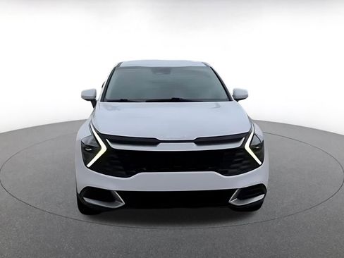 Used 2025 Kia Sportage LX image 4