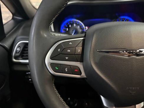 Used 2025 Chrysler Pacifica Select FWD image 12