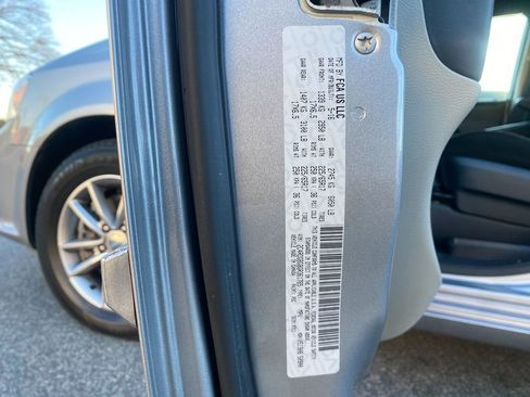 Used 2016 Dodge Grand Caravan SE image 34