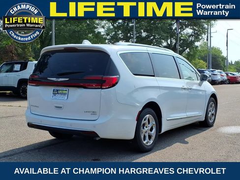 Used 2021 Chrysler Pacifica Limited AWD/4WD image 6