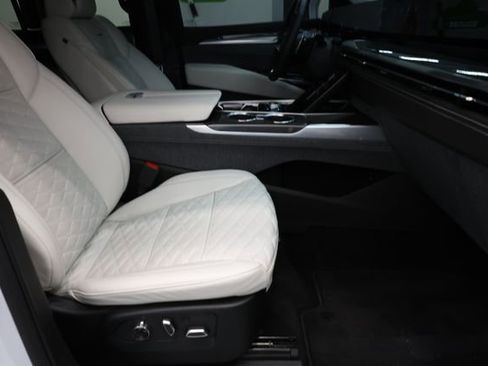 Used 2026 Cadillac Escalade V AWD/4WD image 88