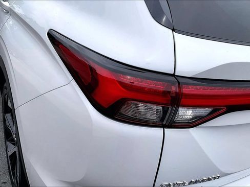 Used 2022 Mitsubishi Outlander ES AWD/4WD image 28
