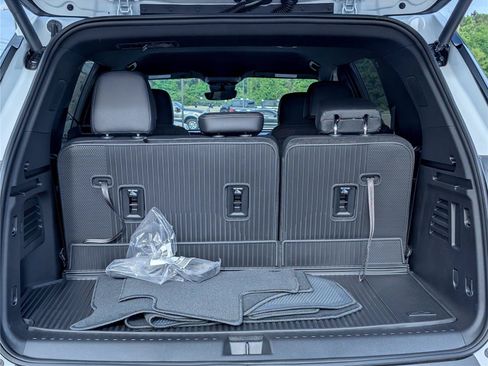 New 2026 Chevrolet Traverse LT w/ Driver Confidence Package FWD image 33