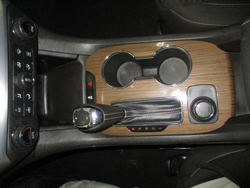 Used 2019 GMC Acadia SLE image 14