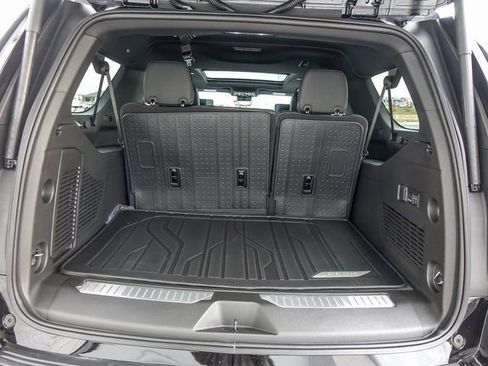 New 2026 Chevrolet Suburban Premier image 8