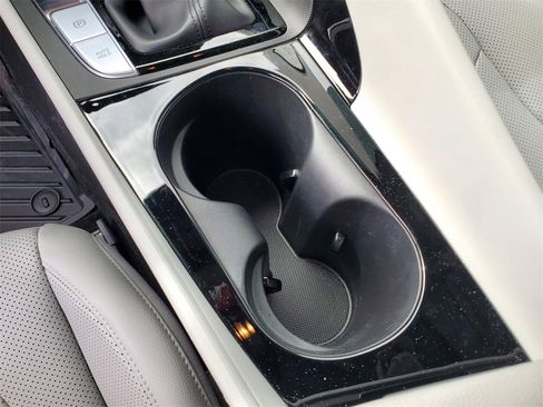 Used 2025 Hyundai Elantra Limited image 29