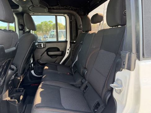 Used 2023 Jeep Gladiator Mojave AWD/4WD image 17