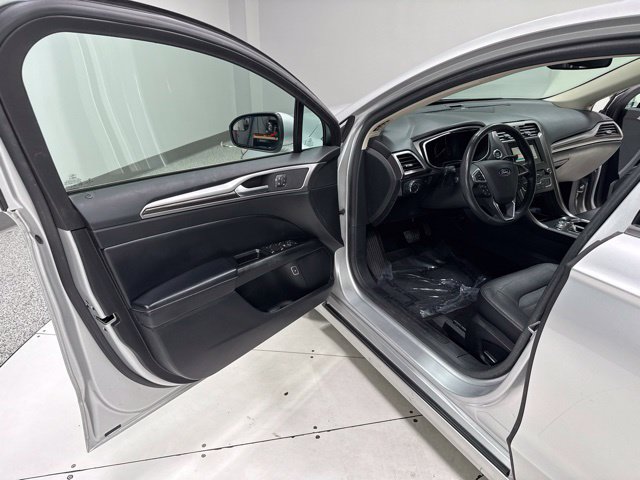 Used 2018 Ford Fusion Energi SE FWD image 8