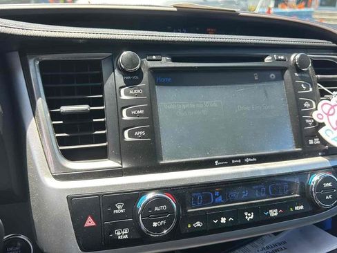 Used 2018 Toyota Highlander XLE FWD image 5