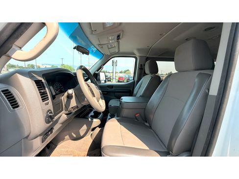 Used 2015 Nissan NV 3500 SV w/ Technology Package RWD image 19