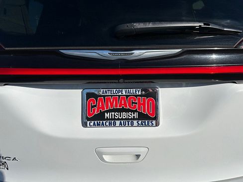 Used 2022 Chrysler Pacifica Touring-L image 17