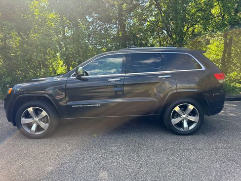 Used 2015 Jeep Grand Cherokee Overland w/ Advanced Technology Group AWD/4WD image 6
