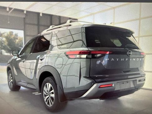 Used 2025 Nissan Pathfinder SL FWD image 5