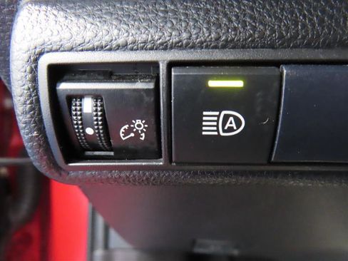 Used 2021 Toyota Corolla LE FWD image 18