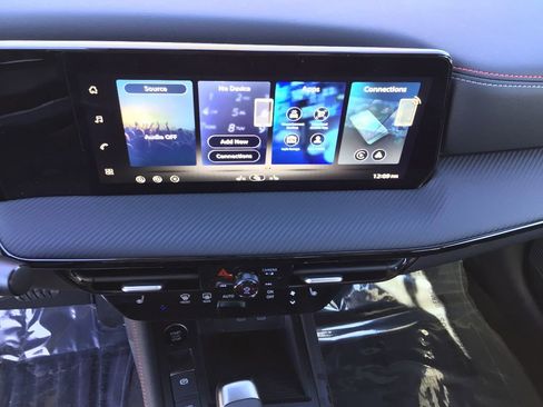 New 2026 Nissan Kicks SR w/ Cold Weather Package image 12