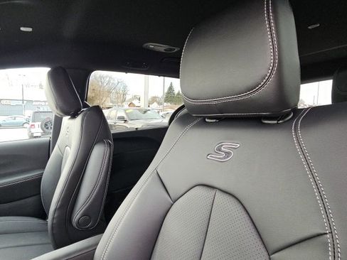 New 2026 Chrysler Pacifica Select image 28