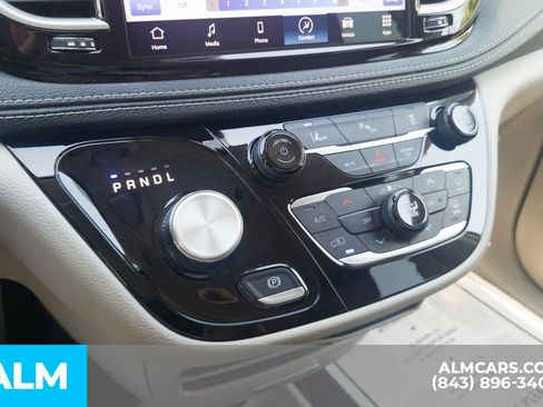 Used 2023 Chrysler Pacifica Touring-L image 26