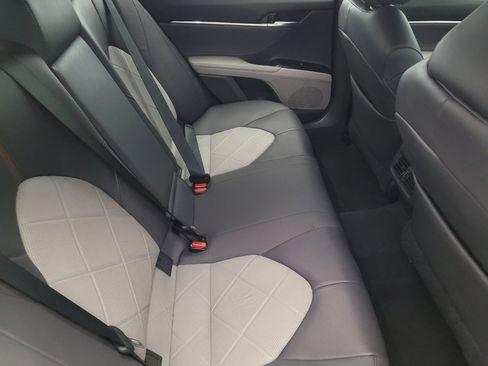 Used 2018 Toyota Camry XLE image 19