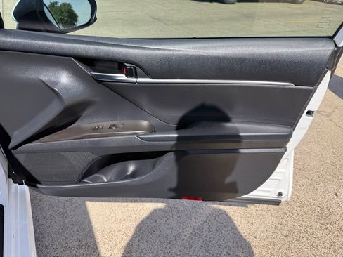 Used 2021 Toyota Camry LE image 22