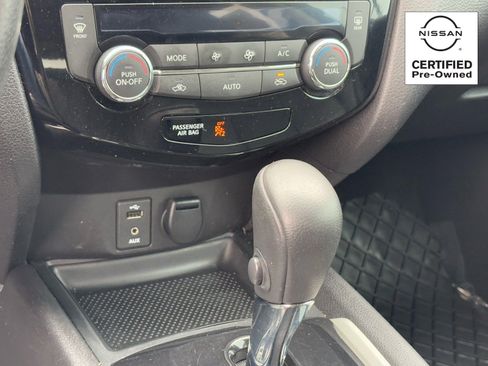 Used 2016 Nissan Rogue SL w/ SL Premium Package image 25