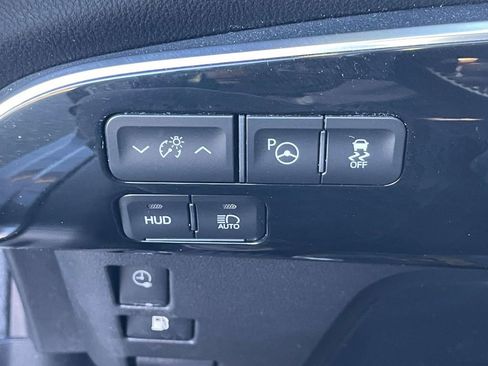 Used 2020 Toyota Prius Prime Limited image 18