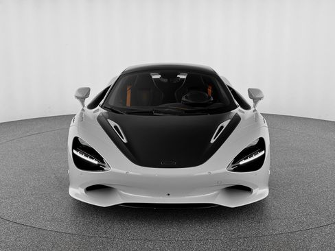 Used 2026 McLaren 750S Spider RWD image 9