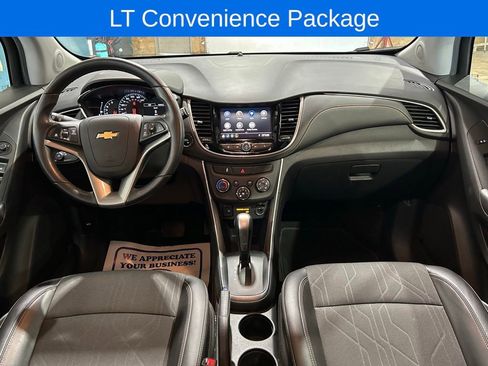 Used 2022 Chevrolet Trax LT w/ LT Convenience Package AWD/4WD image 2