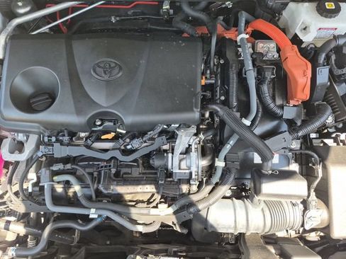 Used 2021 Toyota RAV4 XLE AWD/4WD image 28
