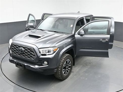 Used 2020 Toyota Tacoma TRD Sport w/ Blackout Package image 49
