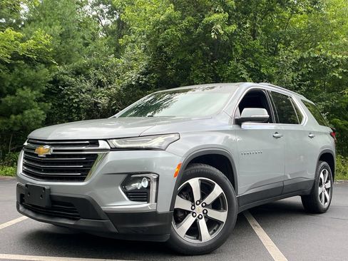 Used 2023 Chevrolet Traverse LT w/ LT Premium Package AWD/4WD image 1