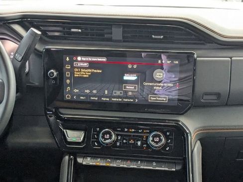 Used 2025 GMC Sierra 2500 AT4 image 19