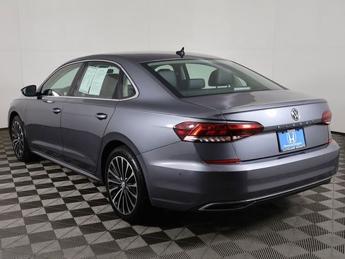 Used 2022 Volkswagen Passat 2.0T FWD image 10