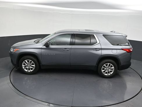 Used 2021 Chevrolet Traverse LS FWD image 16