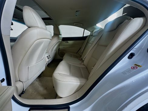 Used 2014 Lexus ES 350 w/ Luxury Package FWD image 29