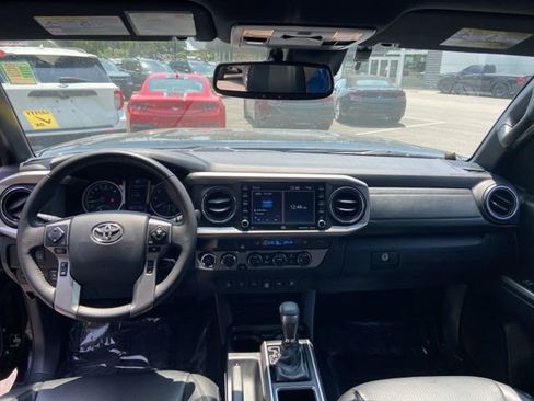 Used 2020 Toyota Tacoma Limited image 11