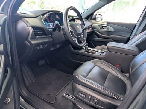 Used 2023 Chevrolet Traverse LT image 7