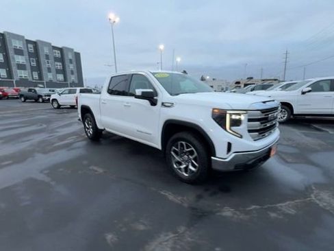 Used 2022 GMC Sierra 1500 SLE image 2