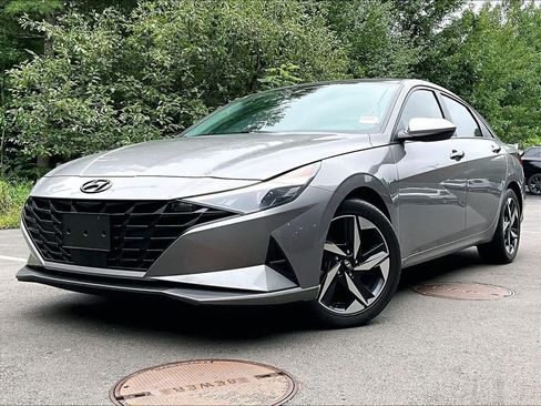 Used 2023 Hyundai Elantra SEL w/ Convenience Package FWD image 3