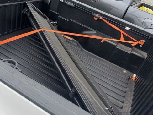 Used 2019 Toyota Tacoma SR5 w/ Four Season Floor Mat Package AWD/4WD image 14