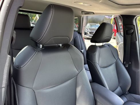 Used 2023 Toyota Corolla Cross XLE w/ Convenience Package FWD image 46