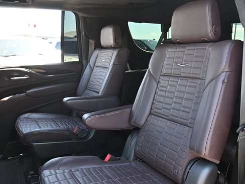 Used 2023 Cadillac Escalade ESV Sport Platinum AWD/4WD image 20