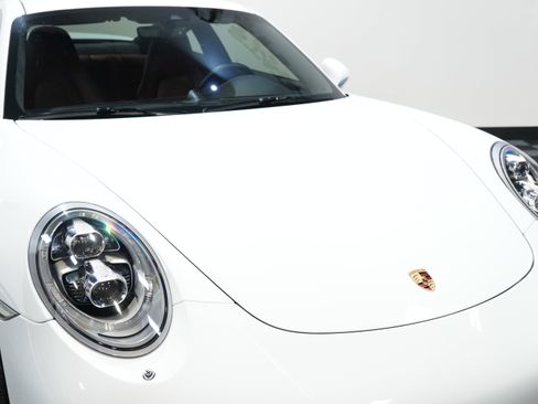 Used 2018 Porsche 911 Turbo S image 12