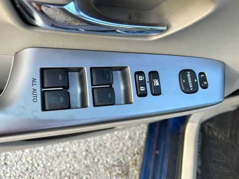 Used 2017 Toyota Prius V Five w/ Advanced Technology Package FWD image 18