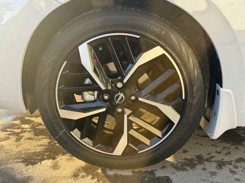 Used 2025 Nissan Versa SR w/ Trunk Package image 9