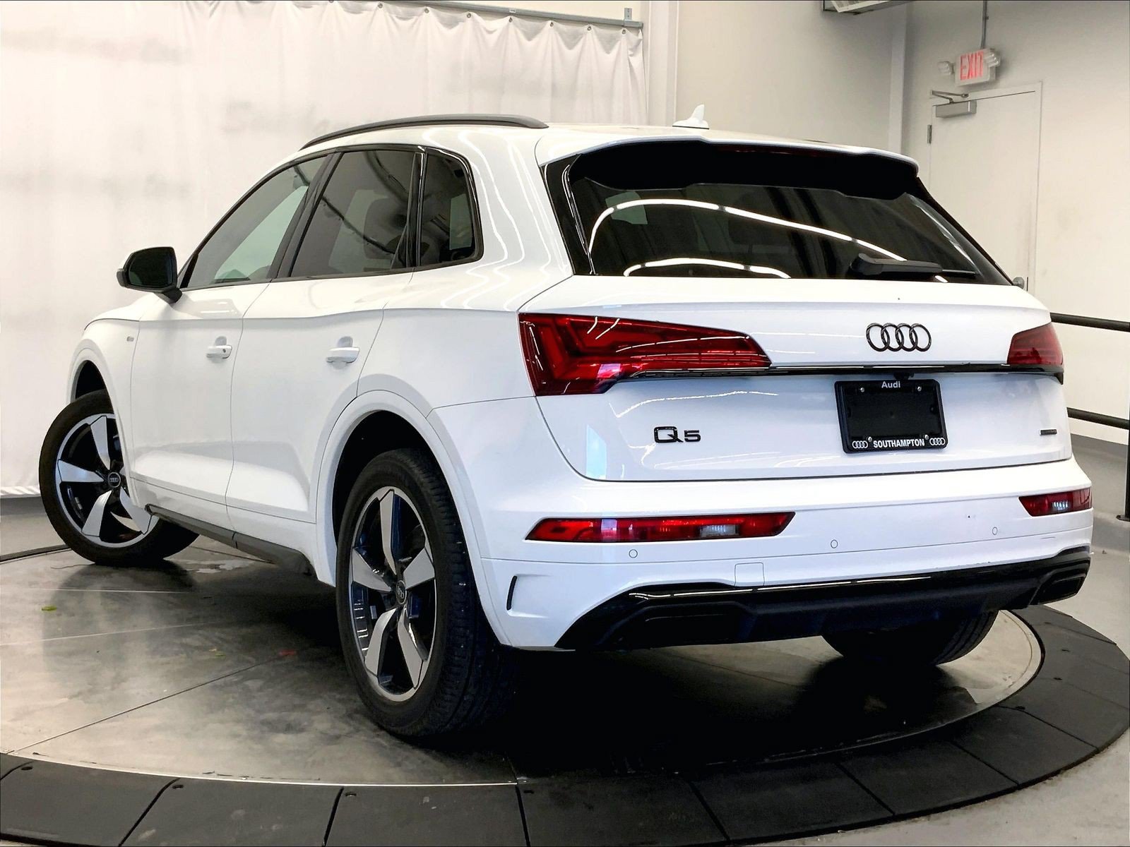 Certified 2023 Audi Q5 2.0T Premium Plus w/ Premium Plus Package AWD/4WD image 9