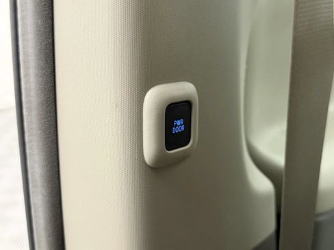 Used 2019 Toyota Sienna XLE FWD image 29