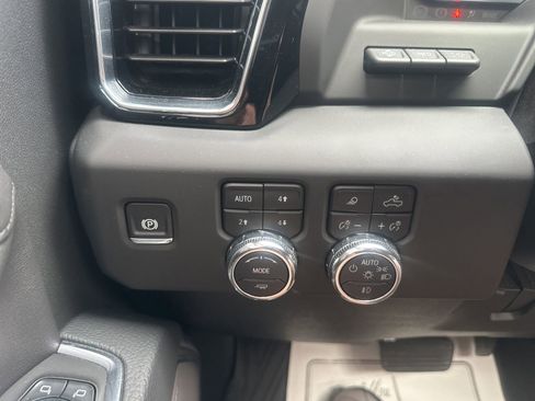 Used 2025 GMC Sierra 3500 Denali w/ Denali Reserve Package AWD/4WD image 37