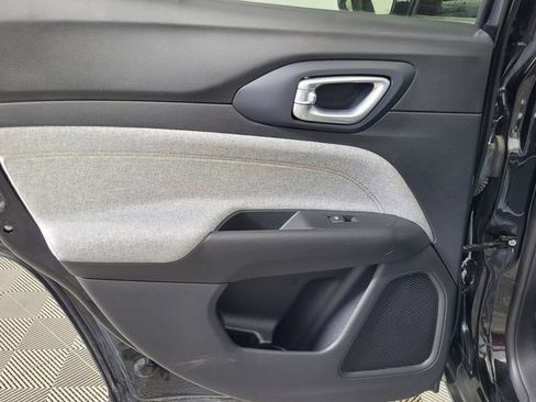 Used 2022 Jeep Compass Latitude image 27