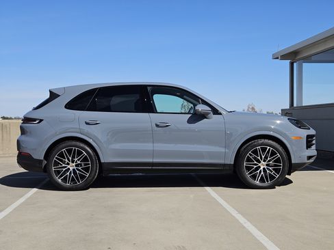 Certified 2025 Porsche Cayenne image 9